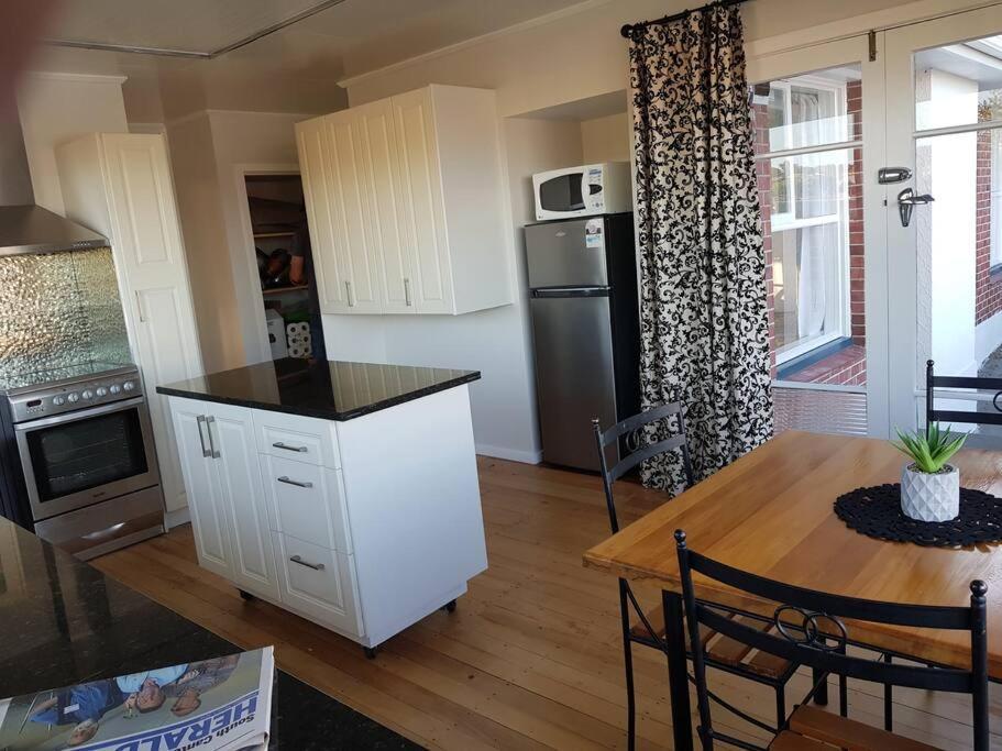 Handy Location - 3Brd Home! Timaru Bagian luar foto